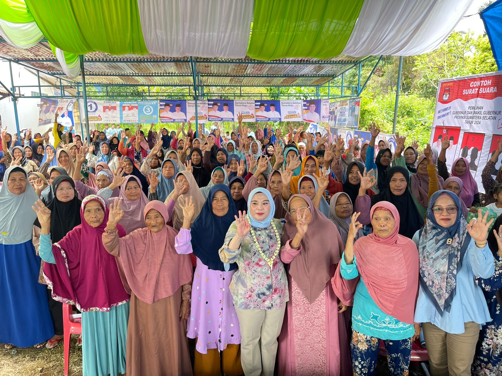 Warga Desa Pagaruyung Membludak Hadiri Kampanye Hj Lidyawati